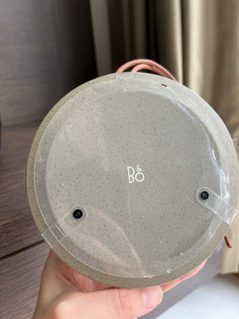 Bang & Olufsen Beoplay A1 Portable Bluetooth Speaker (Clay) B&O