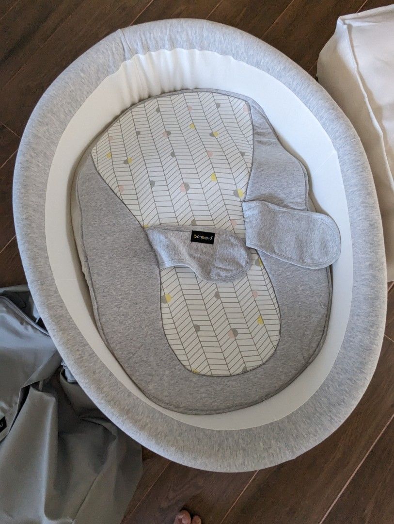 Barely used Bonbijou Snug Cocoon Nest for babies