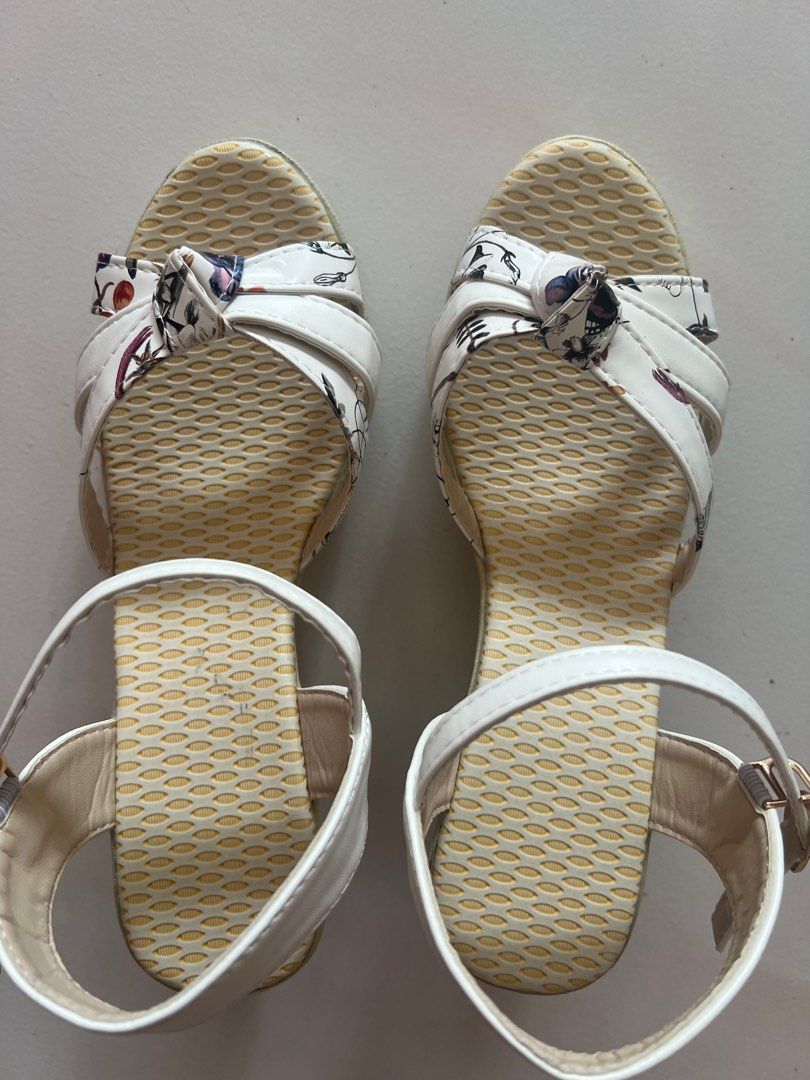 Brand new floral wedges Women s Fashion Footwear Wedges on