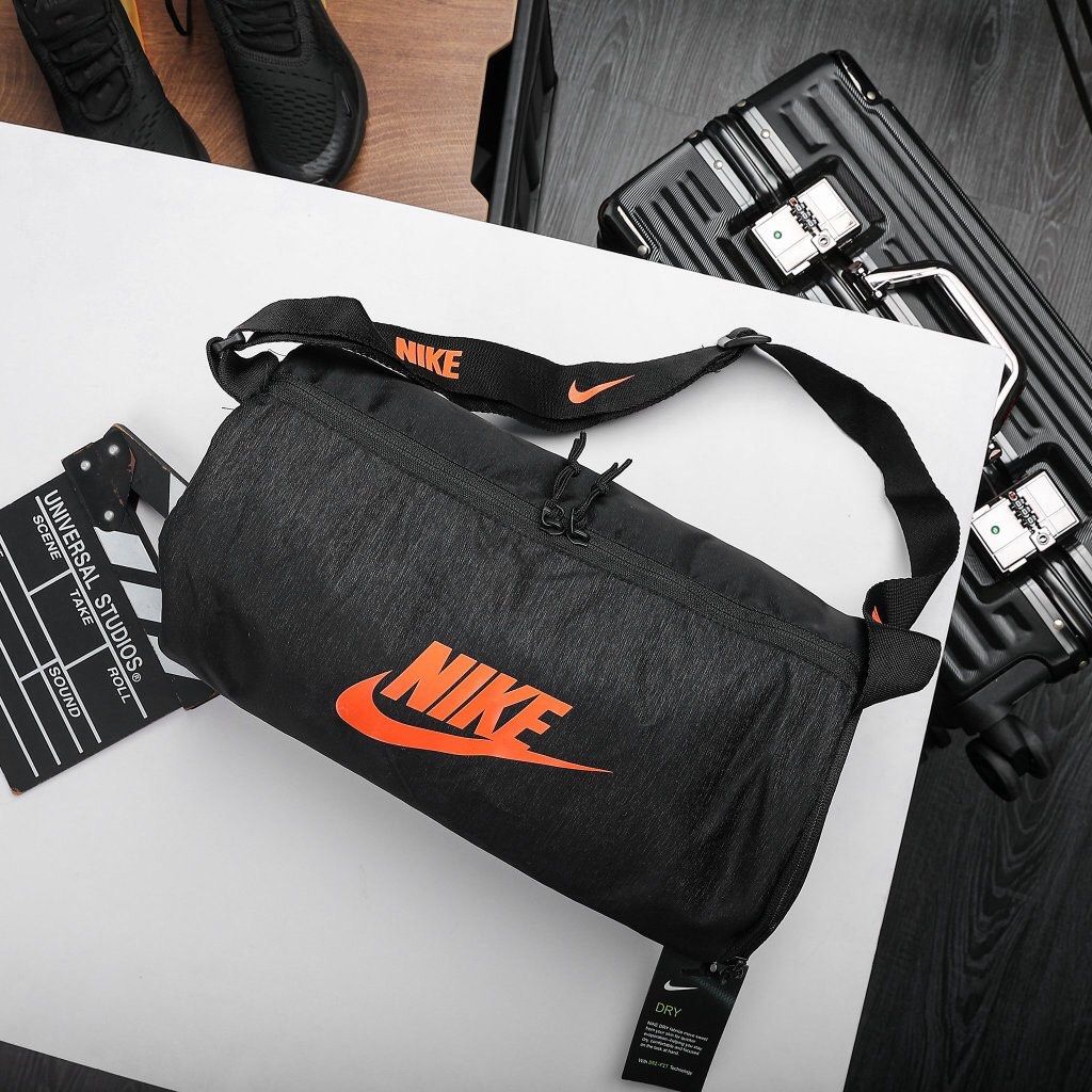 BRAND NEW IN STOCK) Nike duffle bag Gym Yankees Soccer Shoes