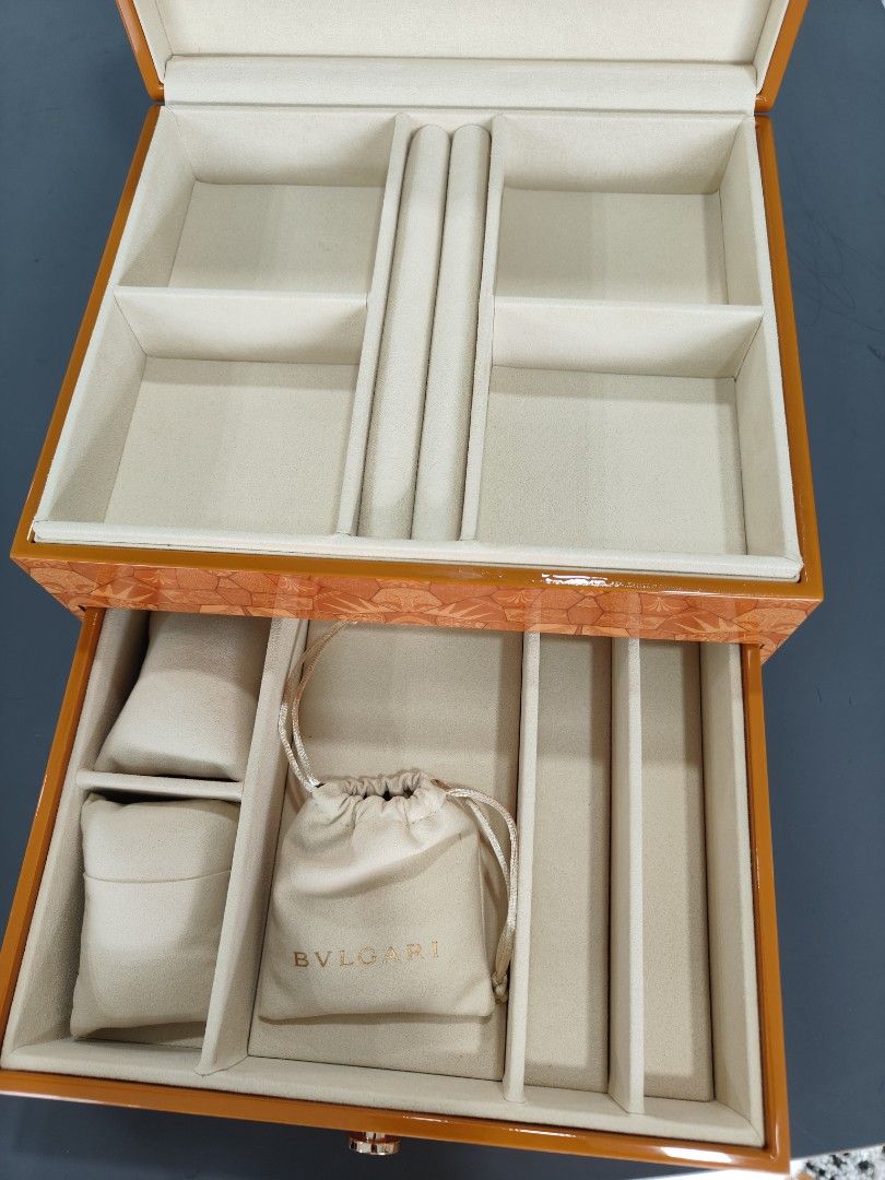 Watch and jewelry organizer store
