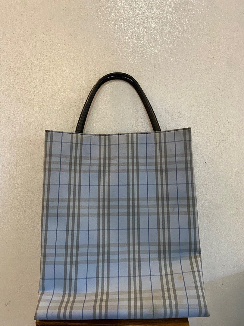 Burberry London mini tote (Category: Luxury Bags & Wallets) located in Cainta. Submitted by grailfinders (Listing ID 1273816586, Image 1). Description: 💯 orig 💯 money back if proven fake Perloved bought from Japan Last price : 3800 .