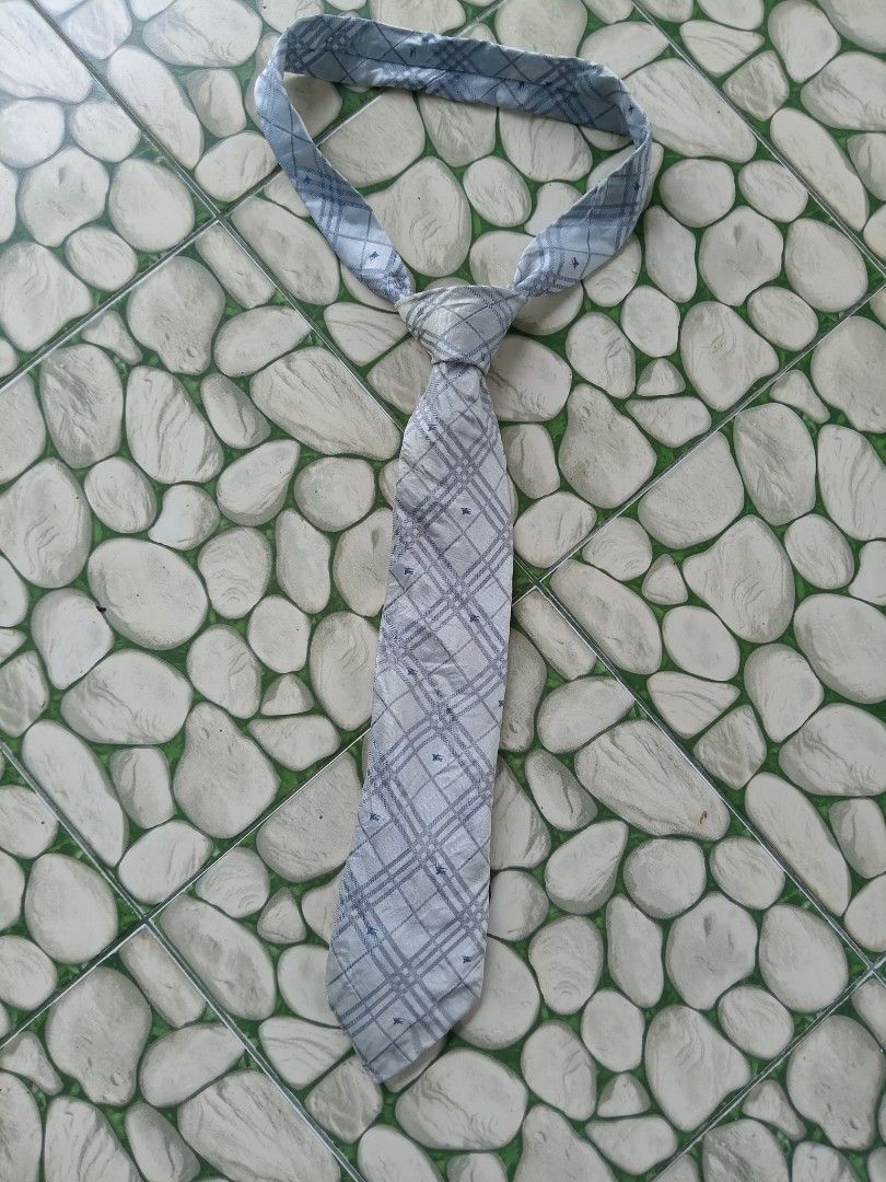 Burberry london tie store