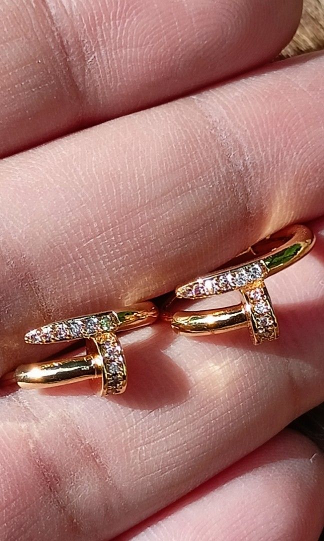 Nail earrings cartier online