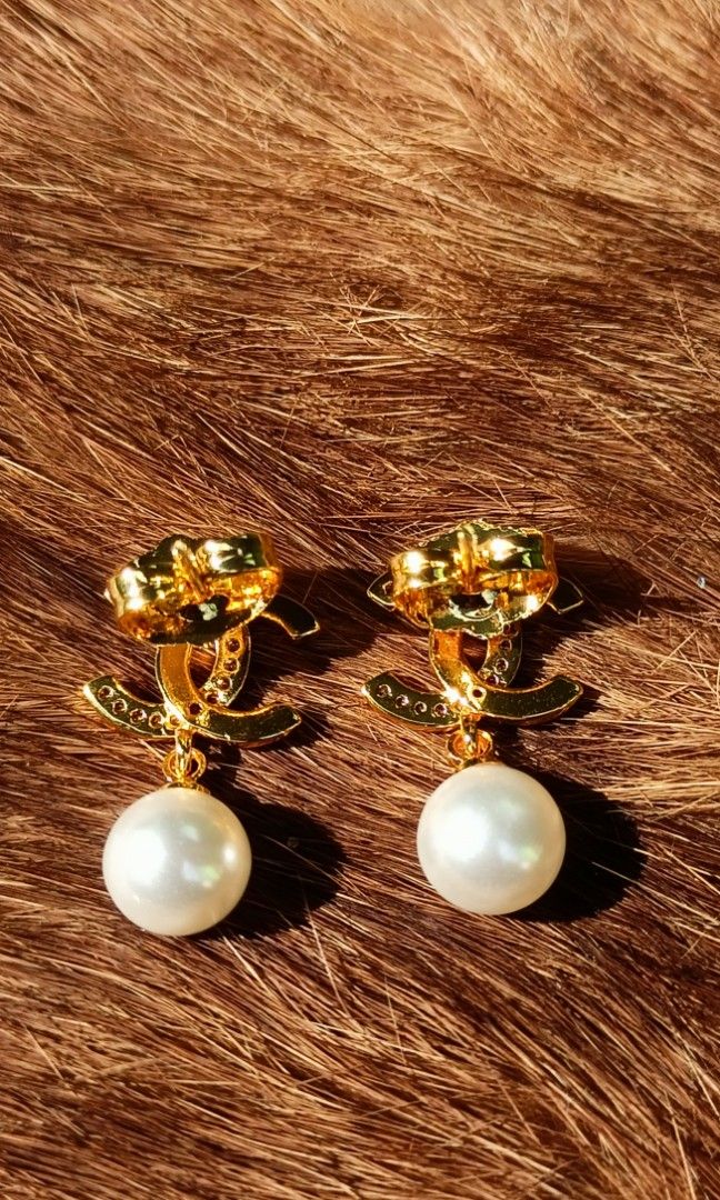 Chanel earrings from japan (Category: Luxury Accessories) located in Quezon City. Submitted by liambags (Listing ID 1273758911, Image 3). Description: Chanel earrings from japan no flaws with gift box kindly pm me.