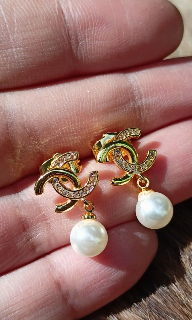Chanel earrings from japan (Category: Luxury Accessories) located in Quezon City. Submitted by liambags (Listing ID 1273758911, Image 1). Description: Chanel earrings from japan no flaws with gift box kindly pm me.