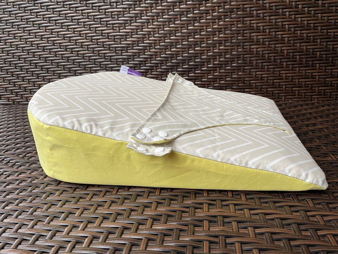 Cleva Mama Anti Reflux Incline cushion