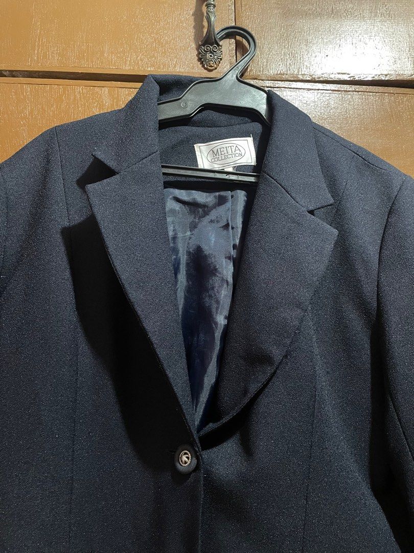Coat/Blazer (Category: Coats, Jackets and Outerwear) located in Pasay City. Submitted by eyaahongs (Listing ID 1273796708, Image 3). Description: Coat/Blazer Personally owner not thrifted RFS: hindi na nagagamit and change of wardrobe Size: Fits from Medium to Large.