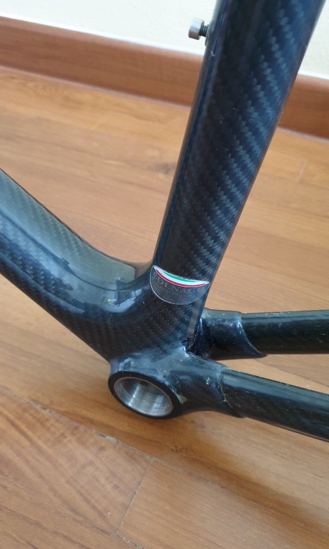 Genuine Colnago E1 Frameset & More (Category: Bicycles) located in Singapore. Submitted by buy-o-logy (Listing ID 1273772676, Image 3). Description: a) Size 57 Colnago E1 Frameset b) Colnago Star Fork (uncut) c) Chris King headset d) Shimano Durace bottom bracket e) MOST handlebar The Colnago E1 is a beautiful frame to ride. It's a piece of high end Italian craftsmanship. Colnago came up with the E-1 as a bicycle that could give power guys a Coln