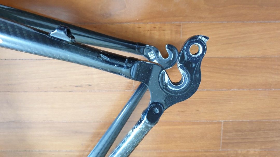 Genuine Colnago E1 Frameset & More (Category: Bicycles) located in Singapore. Submitted by buy-o-logy (Listing ID 1273772676, Image 9). Description: a) Size 57 Colnago E1 Frameset b) Colnago Star Fork (uncut) c) Chris King headset d) Shimano Durace bottom bracket e) MOST handlebar The Colnago E1 is a beautiful frame to ride. It's a piece of high end Italian craftsmanship. Colnago came up with the E-1 as a bicycle that could give power guys a Coln