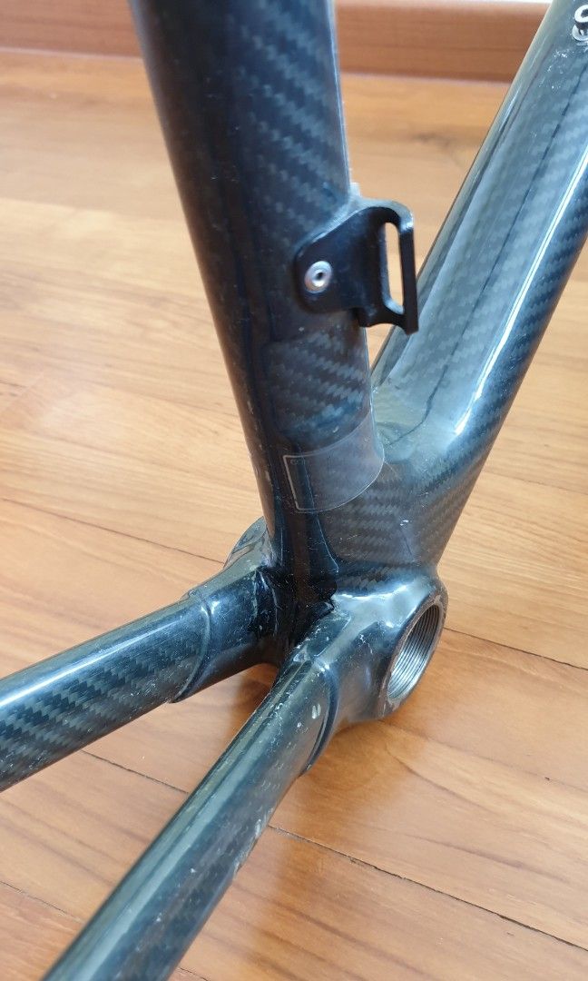 Genuine Colnago E1 Frameset & More (Category: Bicycles) located in Singapore. Submitted by buy-o-logy (Listing ID 1273772676, Image 4). Description: a) Size 57 Colnago E1 Frameset b) Colnago Star Fork (uncut) c) Chris King headset d) Shimano Durace bottom bracket e) MOST handlebar The Colnago E1 is a beautiful frame to ride. It's a piece of high end Italian craftsmanship. Colnago came up with the E-1 as a bicycle that could give power guys a Coln