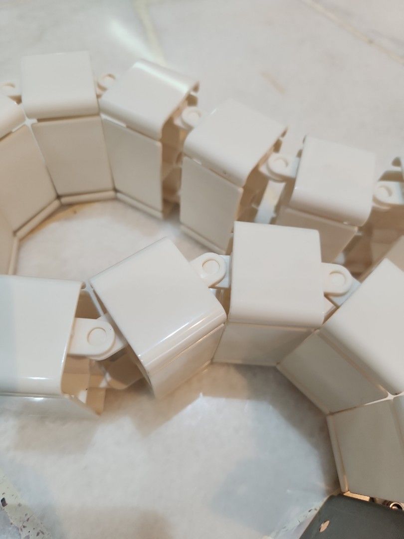 Computer cable management (Category: Cables & Adaptors) located in Singapore. Submitted by uniquela (Listing ID 1273804746, Image 3). Description: .