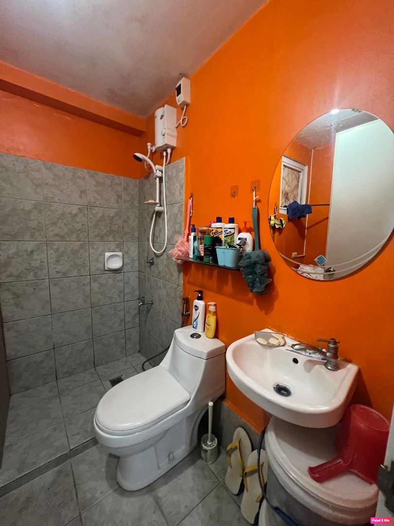 CONVERTED 2 BEDROOM UNIT FOR SALE IN AMAIA STEPS BICUTAN NEAR AZURE, SM