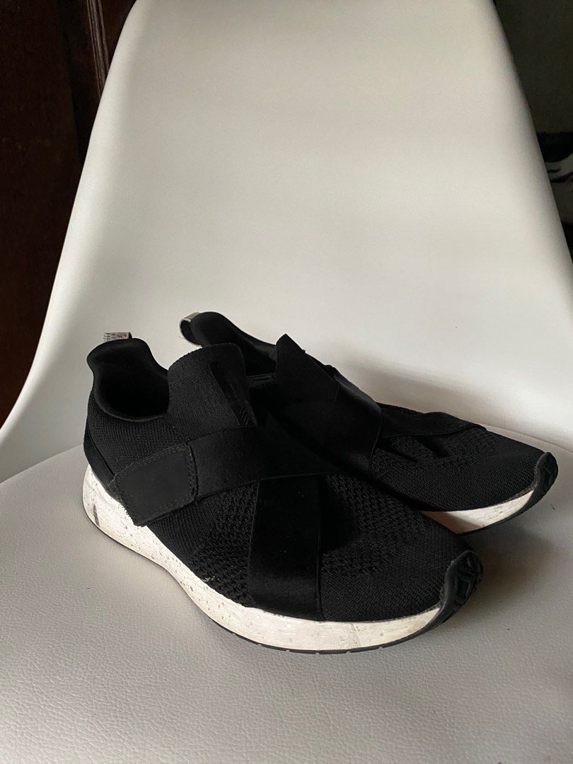 FRANKIE 4 SHOES (Category: Sneakers) located in Marikina City. Submitted by daze_studio_ (Listing ID 1273775338, Image 1). Description: Bought it Australia.