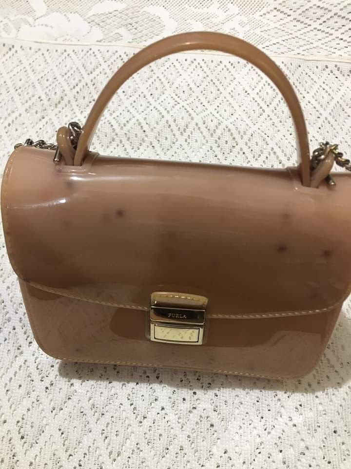 Furla Mini Jelly Bag (Category: Luxury Bags & Wallets) located in Santa Cruz. Submitted by cedrick17 (Listing ID 1273936411, Image 2). Description: sis personal preloved bought 10k selling 1,500 authentic minor issue : -slight fade sa gold hardware -stain sa back po nadikit sa ibang bags -NO DAMAGE AS IS GCASH + SF NO COD.