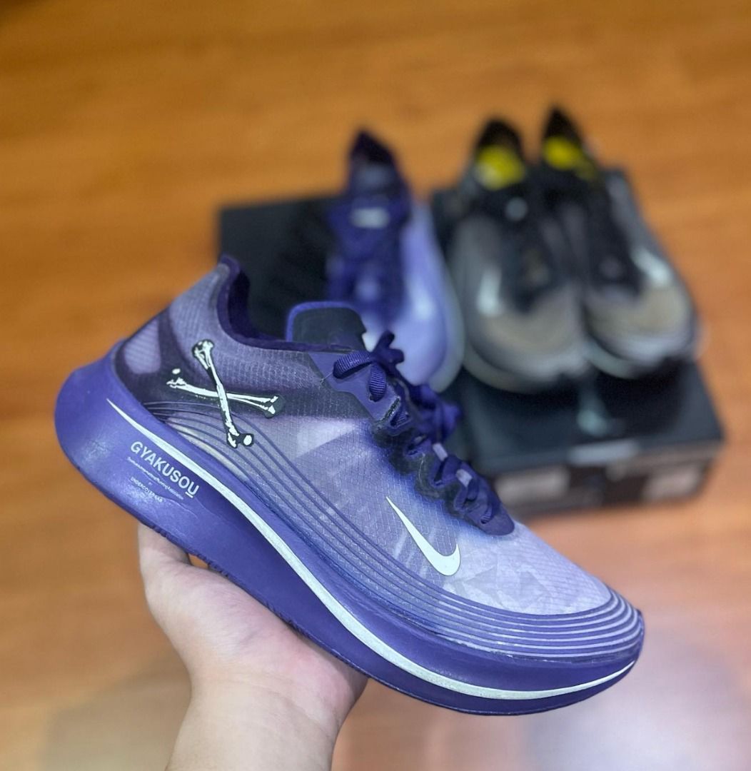 Gyakusou zoom fly on store feet
