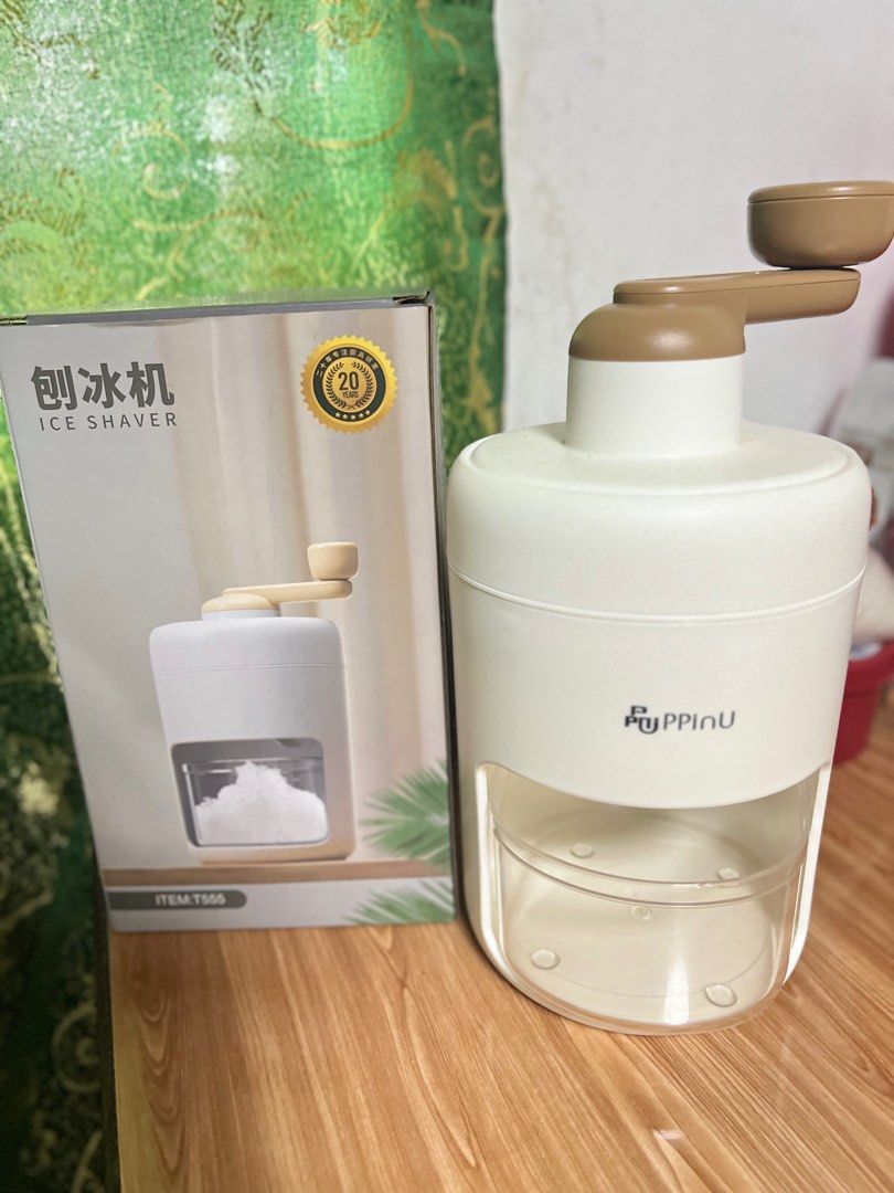 Ice Crusher Manual Machine (Category: Ice-cream Makers) located in Paranaque City. Submitted by by.csm (Listing ID 1273809748, Image 1). Description: Used once.