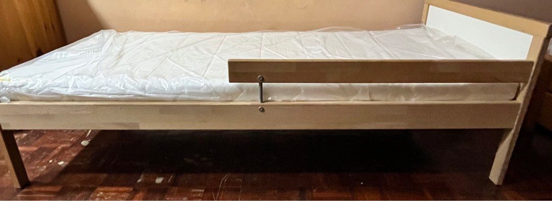 Ikea sniglar shop bed mattress size