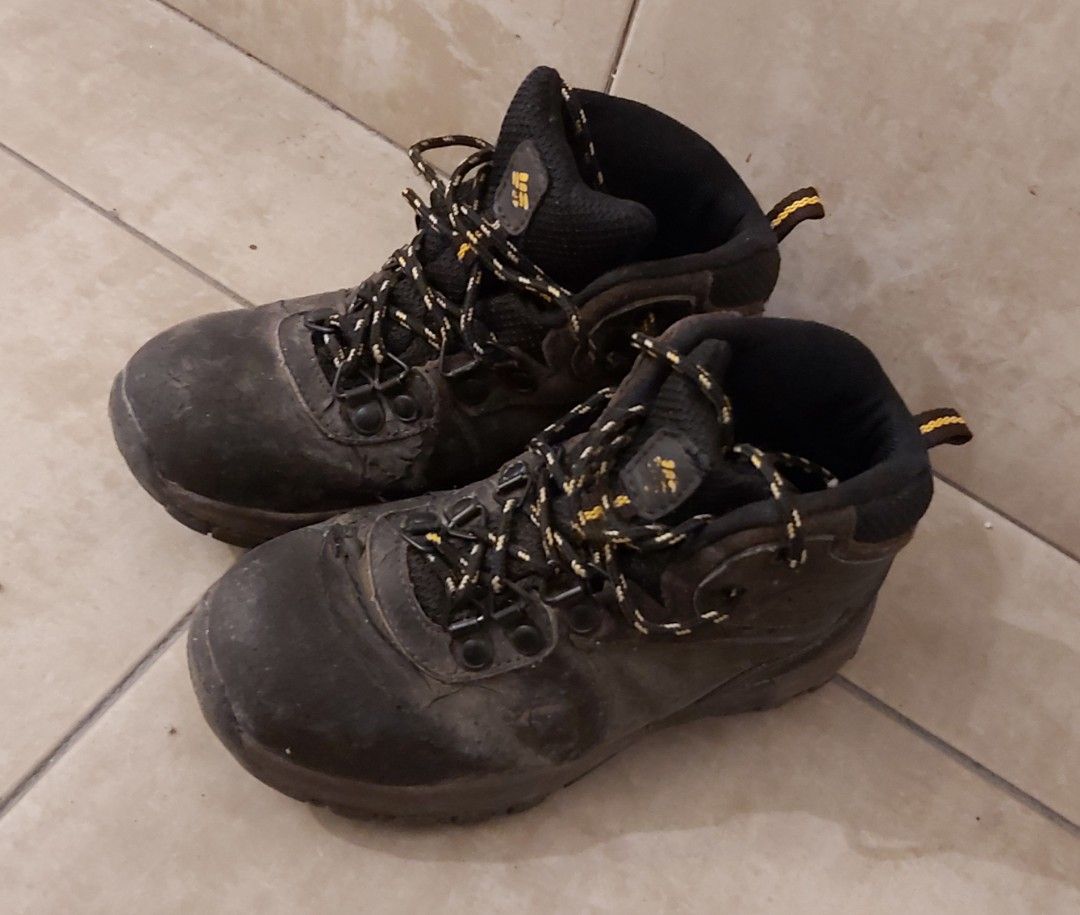 Columbia boys hiking boots hot sale