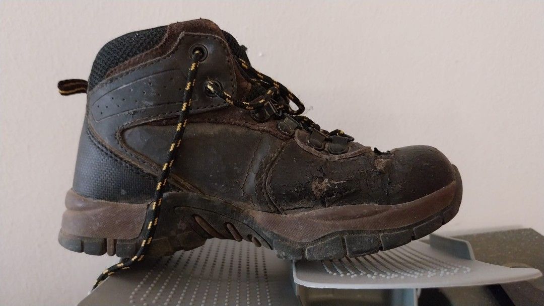 Columbia boys hotsell hiking boots