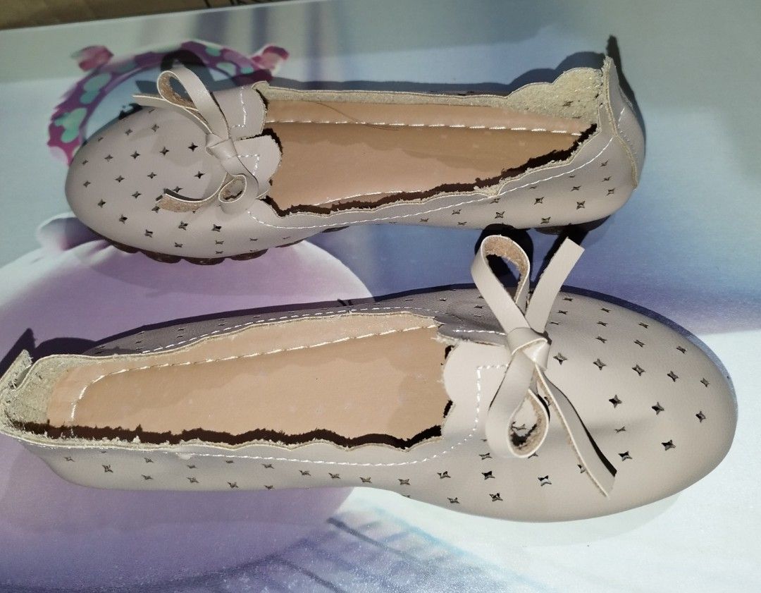White soft discount leather flat shoes