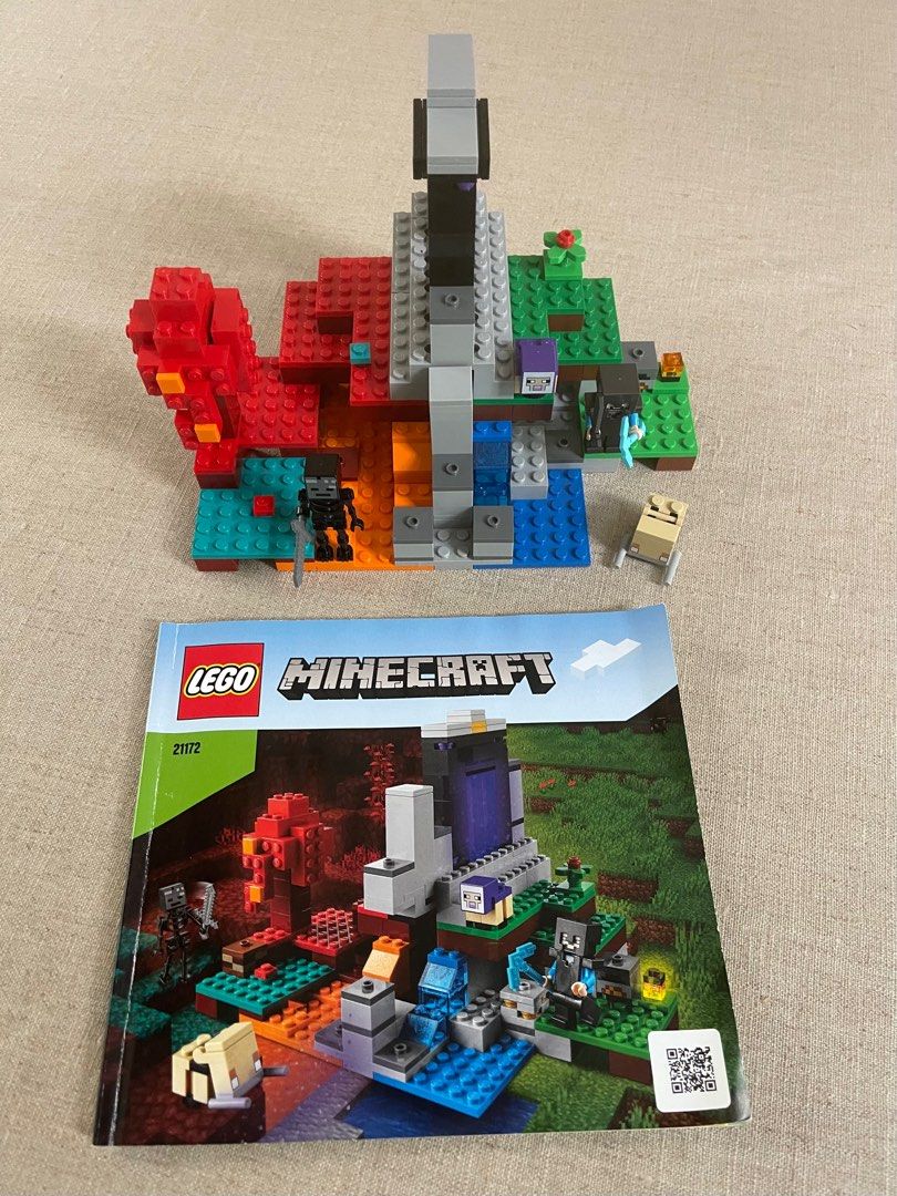 LEGO Minecraft The Ruined Portal Building Toy 21172 with Steve and