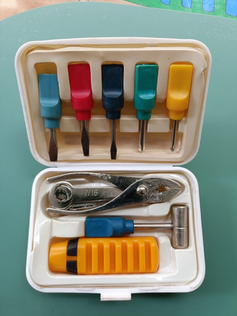 Mini tools (Category: Home Improvement Tools & Accessories) located in Singapore. Submitted by kaylaram (Listing ID 1273746103, Image 2). Description: 16 pieces mini tools.