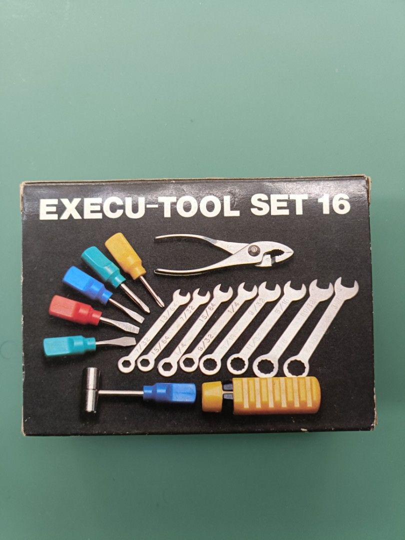Mini tools (Category: Home Improvement Tools & Accessories) located in Singapore. Submitted by kaylaram (Listing ID 1273746103, Image 3). Description: 16 pieces mini tools.