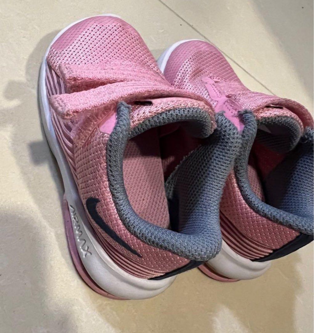 Girls nike discount shoes size 4