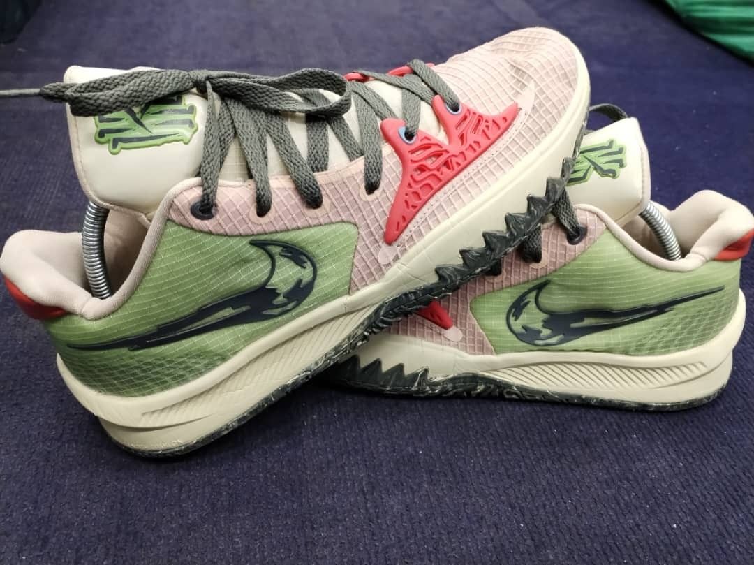 Nike Kyrie 4 8.5UK 43eur 27.5cm Sports Equipment Other Sports