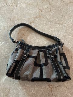 (Category: ) located in . Submitted by Nette (Listing ID 1273800141, Image 1). Description: .