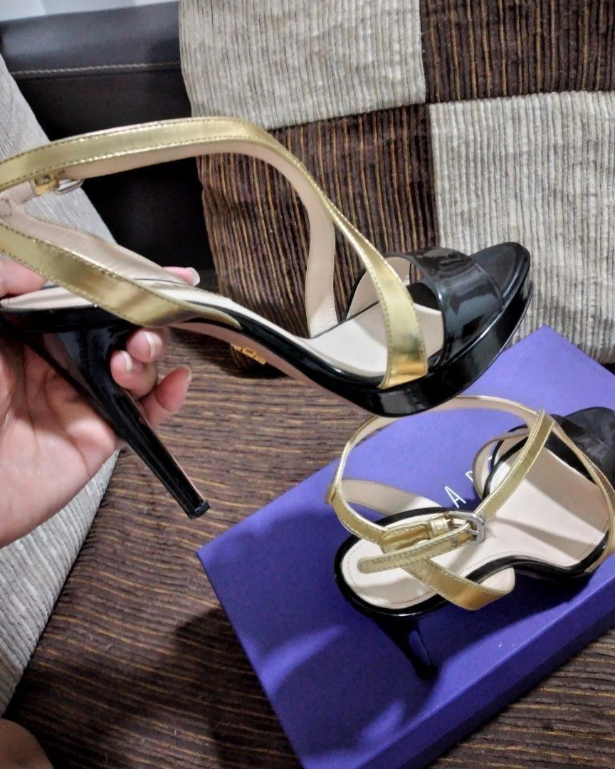 Nine West Women's Mana Metallic Dress Sandal Light Gold 9.5 B(M) US :  Amazon.in: Shoes & Handbags