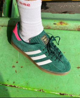 (Category: ) located in . Submitted by soleauthenthings (Listing ID 1273862539, Image 1). Description: .