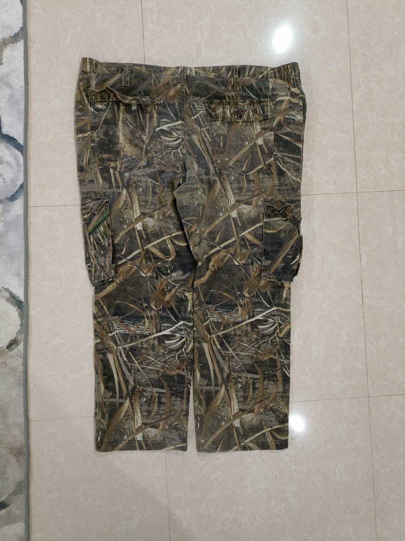 REALTREE Cargo Pants, Men's Fashion, Bottoms, Jeans on Carousell
