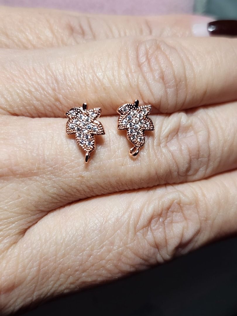Gold earring leaf design sale