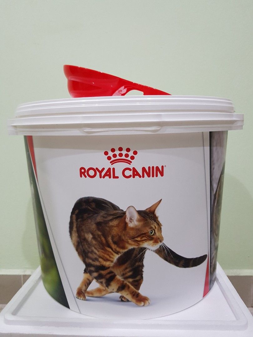 Royal Canin Halfmoon Pet Food Container