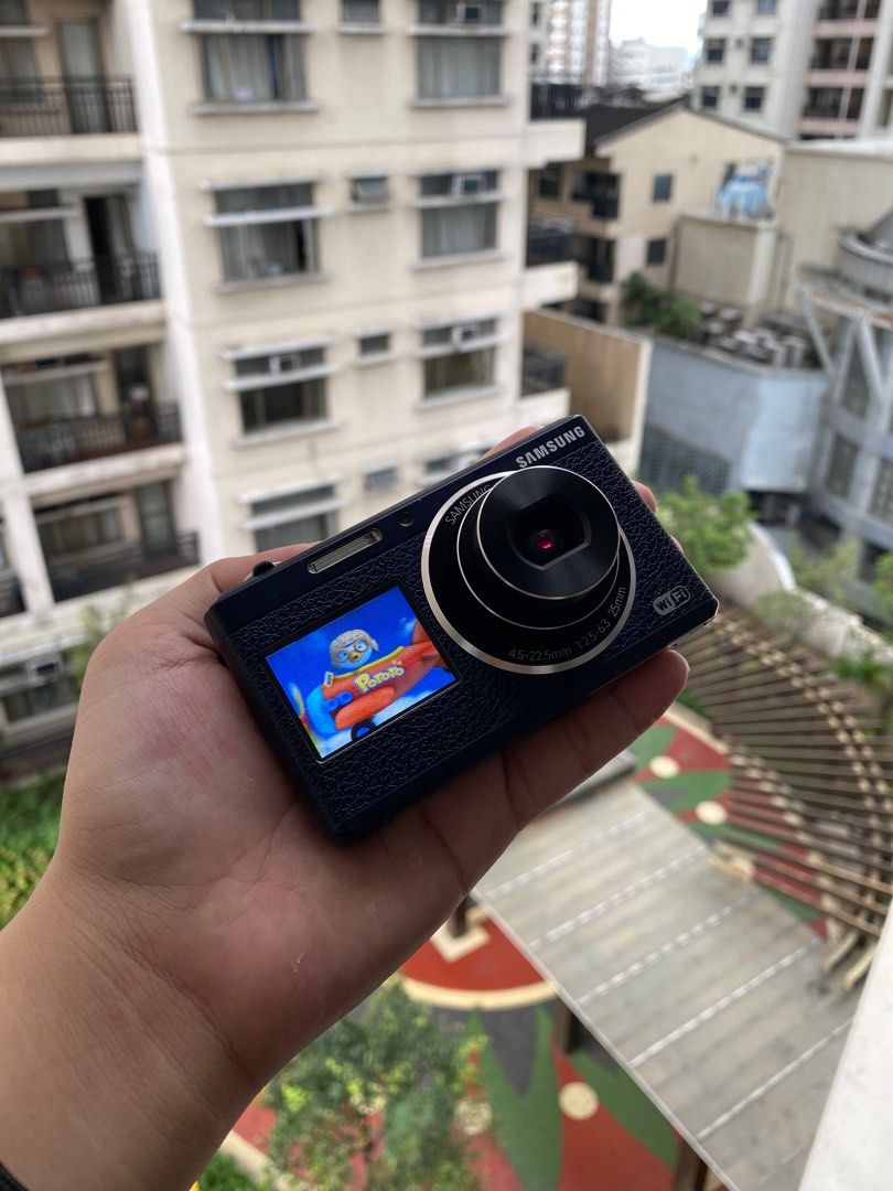 SAMSUNG DV180F DUAL-SCREEN MINT CONDITION (VV RARE) (Category: Cameras) located in Quezon. Submitted by rinatsky (Listing ID 1273789279, Image 2). Description: SAMSUNG DV180F DUAL-SCREEN MINT CONDITION (VV RARE) PHP 7,499 - 16.2 mega pixels 5x optical zoom - wireless image transfer + remote control via mobile device - BEST FEATURE: has dual screen, one in the back & one in the front which can be used for vlogging, manual self or group shots, jump