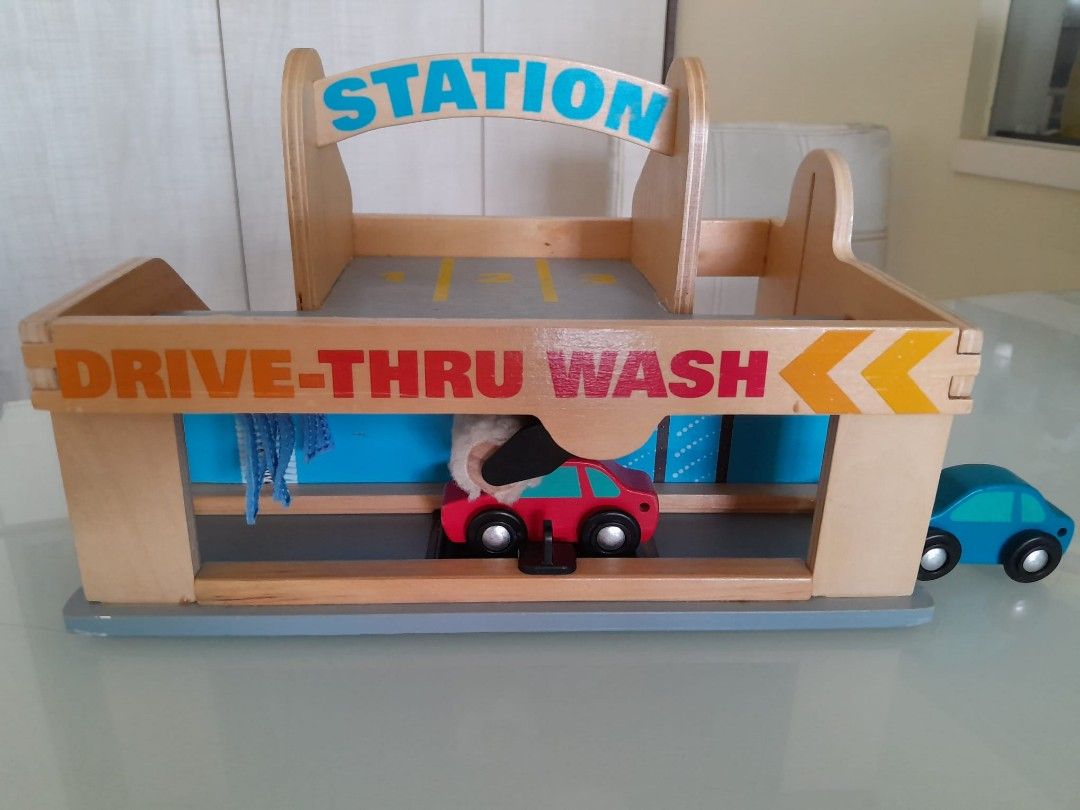 Service station parking garage Toy, Hobbies & Toys, Toys & Games