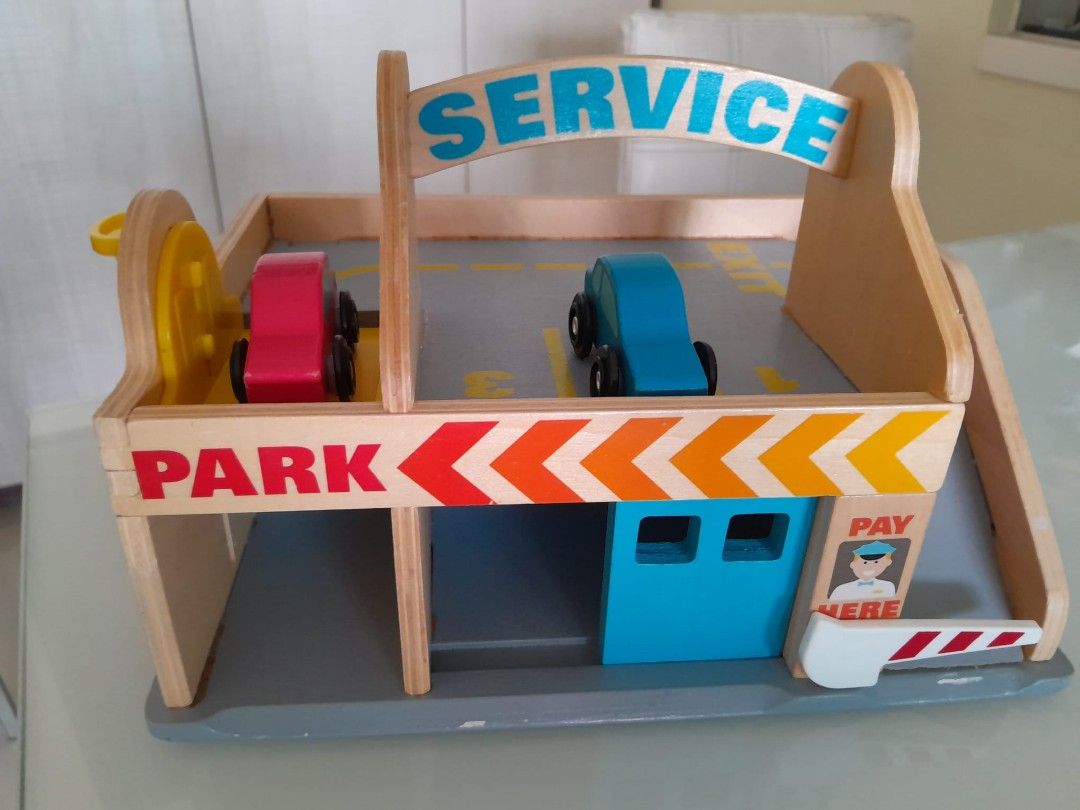 Service station parking garage Toy, Hobbies & Toys, Toys & Games