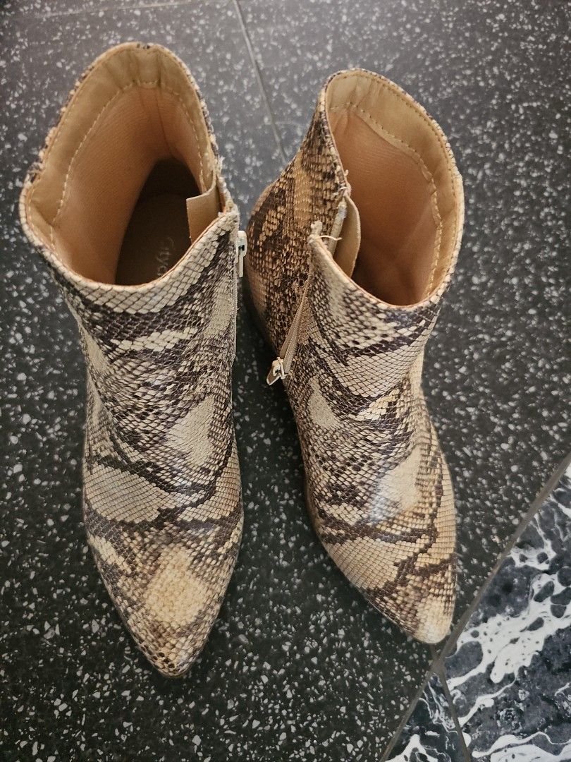 Sexy Snakeskin booties Women s Fashion Footwear Boots on Carousell