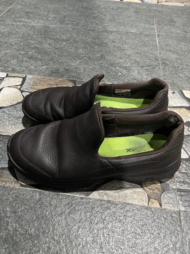 Skechers go on sale walk 2 leather