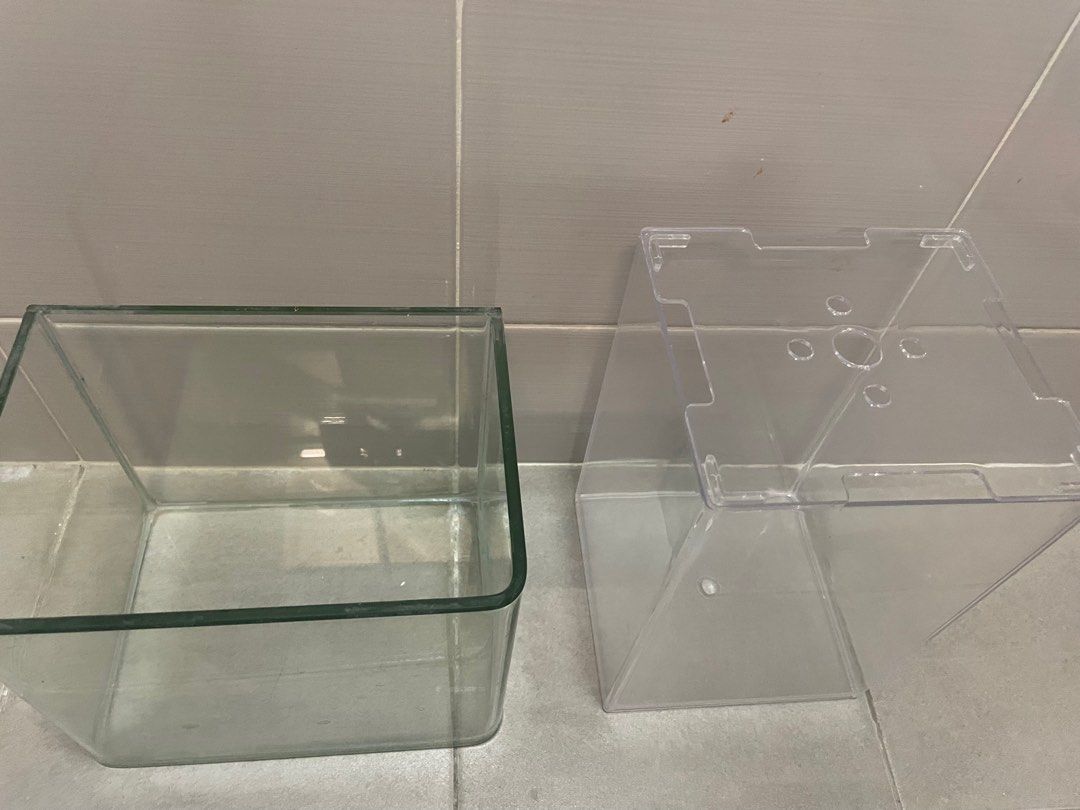 Small tanks (Category: Homes & Other Pet Accessories) located in Singapore. Submitted by allure88 (Listing ID 1273769293, Image 2). Description: Glass 18x13x15cm height $6 Plastic 13x13x19cm $5 Self collect Fernvale lrt.