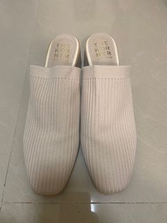 The Korner粗跟冷布鞋64202086972289110