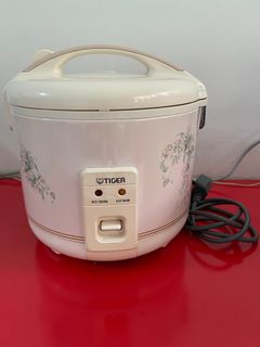 vintach Hitachi rice cooker.. made in Japan!