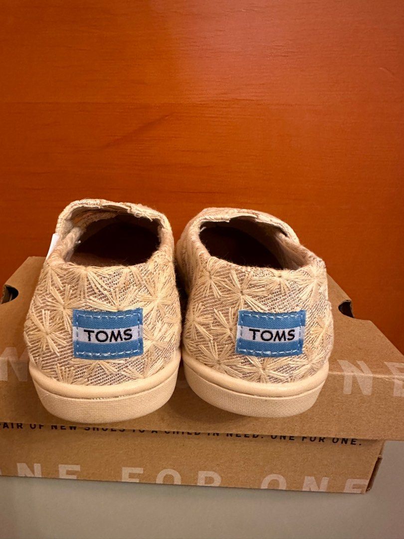 Toms daisy metallic top