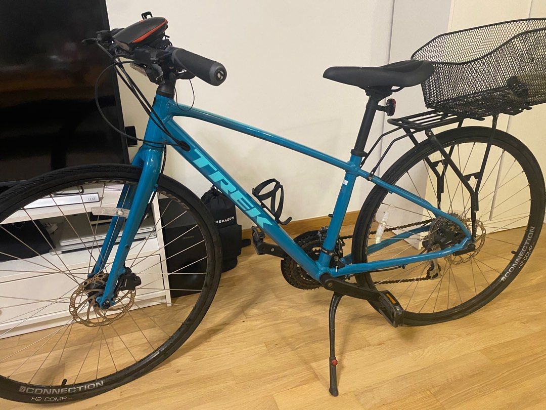 Trek hybrid bike FX2 size S with accessories
