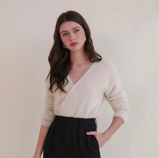 (Category: ) located in . Submitted by wardrobesale (Listing ID 1273866867, Image 1). Description: .