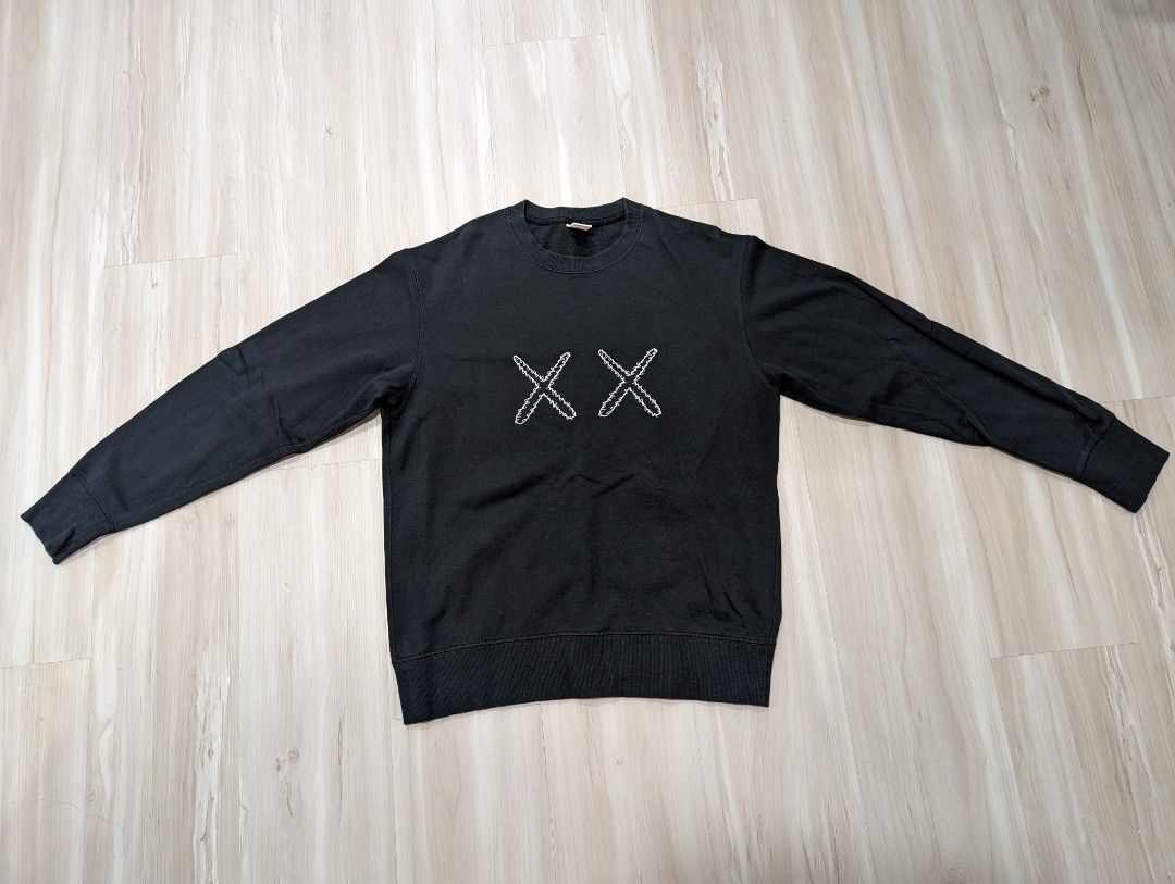 Uniqlo x discount kaws crewneck