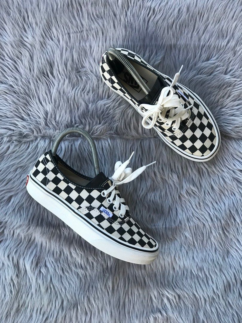 VANS AUTHENTIC CHECKERBOARD SIZE 5.5 WOMENS EXCELLENT CONDITION NO ISSUE PRICE 1650