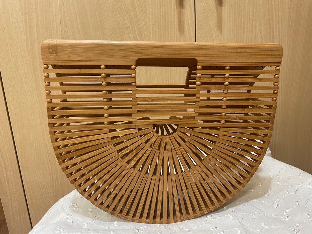 Wooden Beach Clutch Bag (Category: Clutches) located in Cainta. Submitted by bolengot (Listing ID 1273798602, Image 1). Description: Used once only.